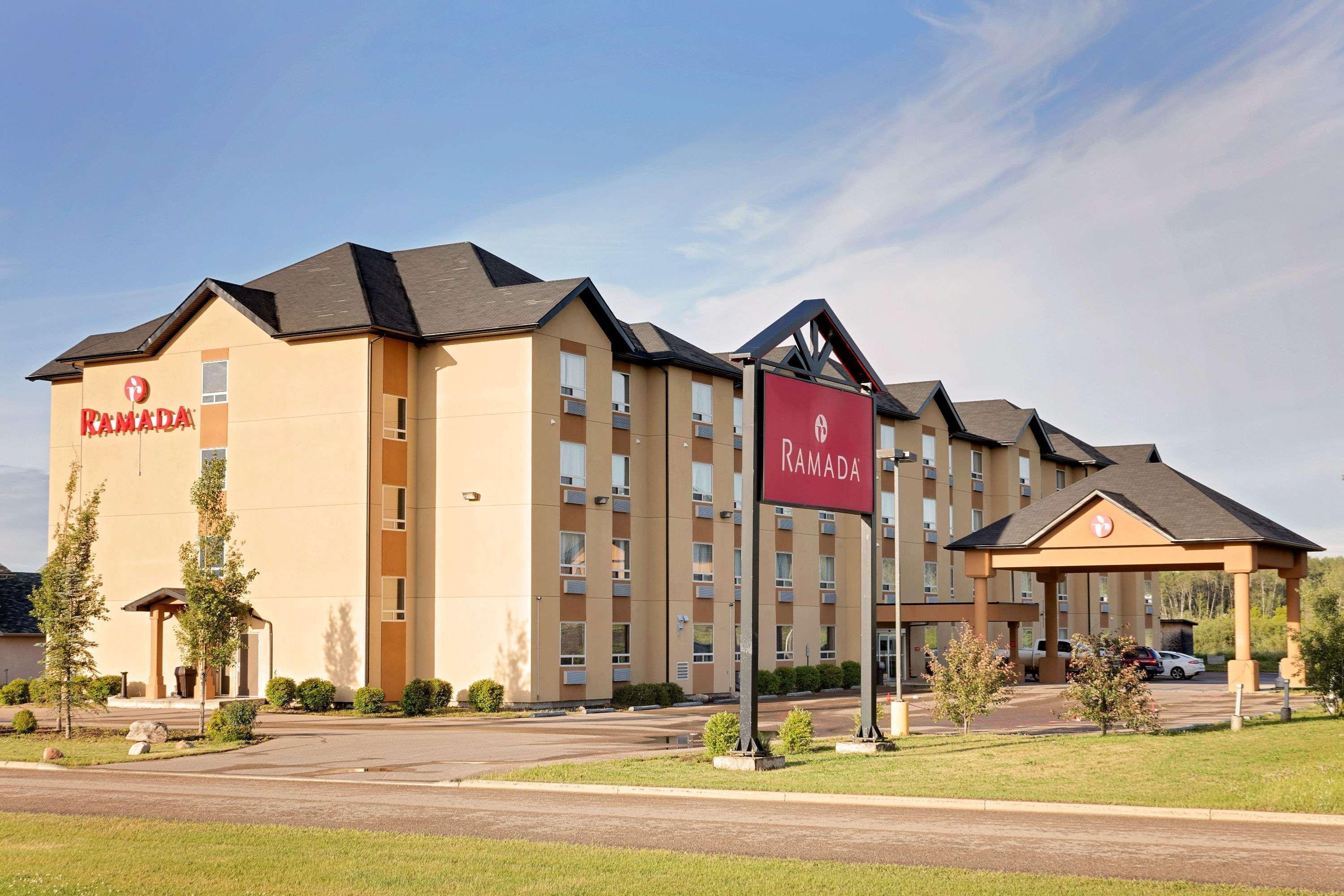 Ramada By Wyndham Cold Lake Exteriör bild