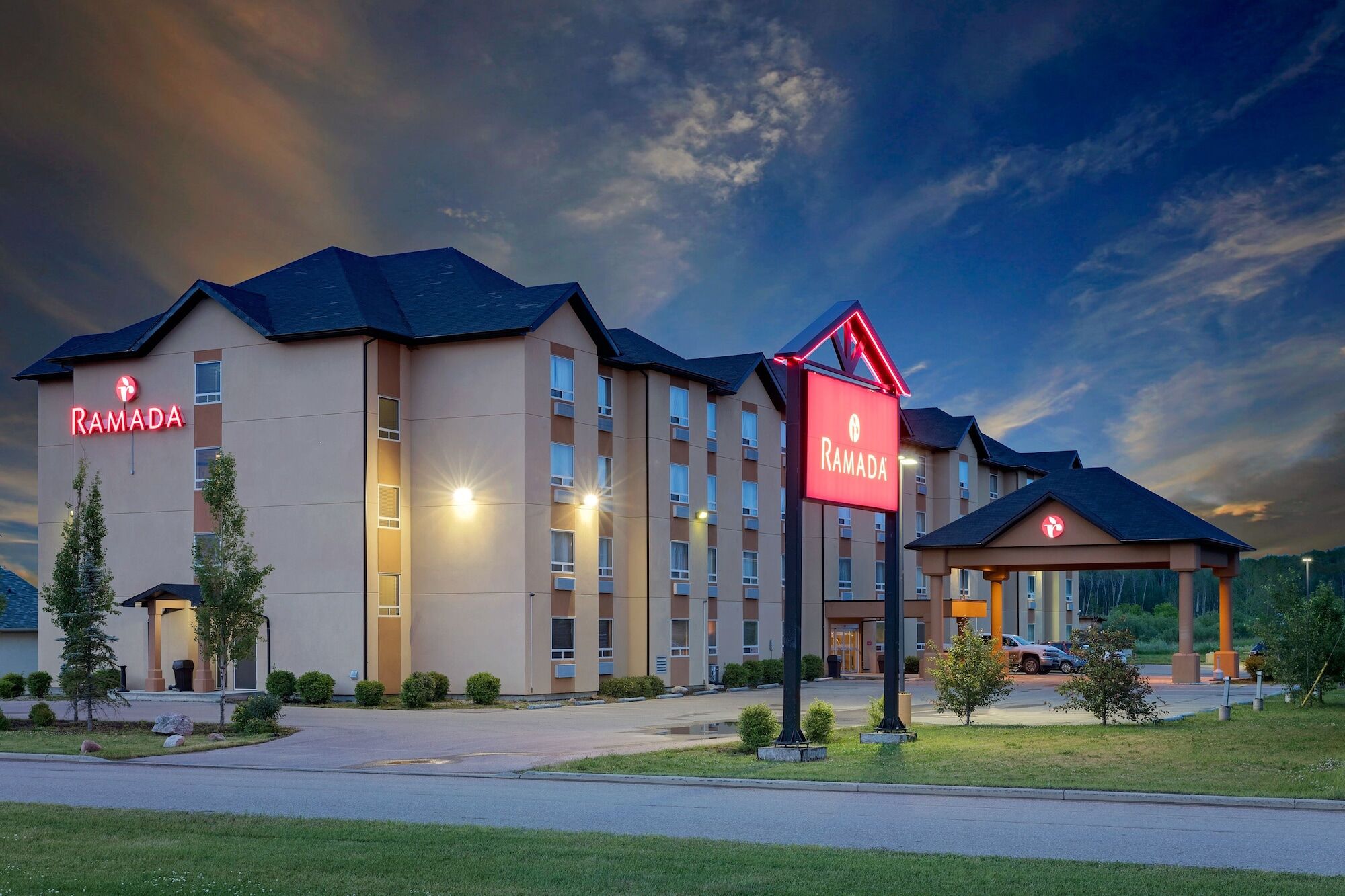 Ramada By Wyndham Cold Lake Exteriör bild